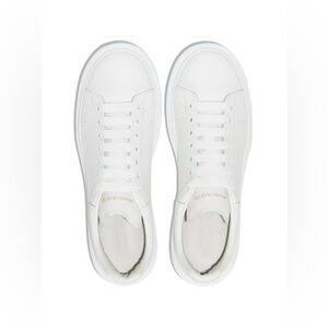Alexander McQueen
Oversized leather sneakers 38.5